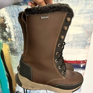 Keen Size 9 Hiking Boots Brown Weatherproof